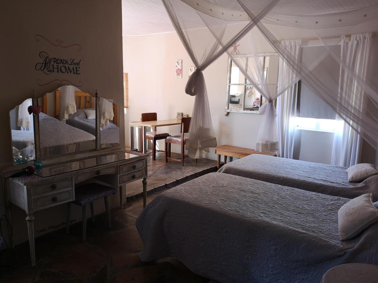 Terra Rouge Guestfarm & Sonstraal Farmhouse Koës Exteriör bild